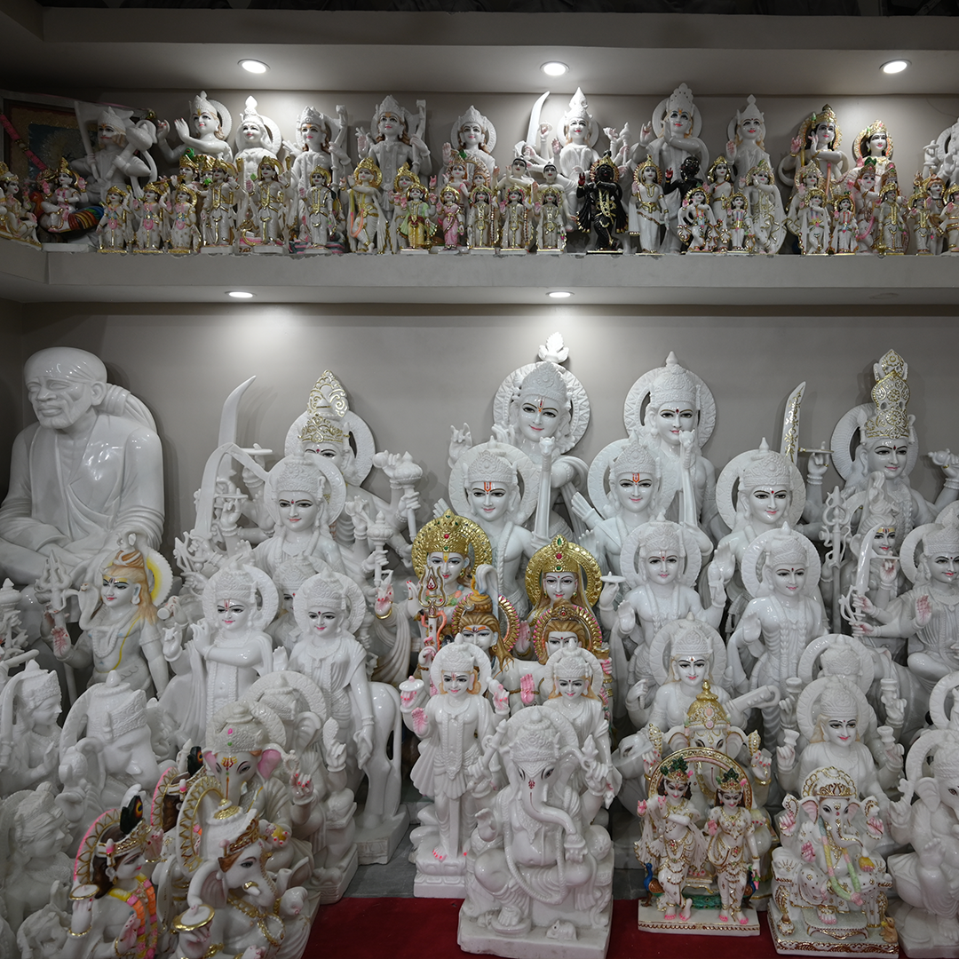 From Ancient to Modern: A Look at the Variety of Statues Available Online